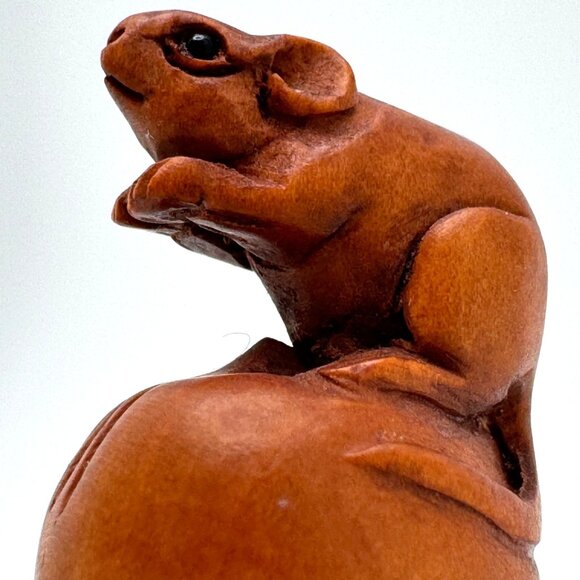 Ojime Bead Netsuke Mouse on Apple Fruit Hand-Carved Boxwood  Signed Figurine - Picture 2 of 8